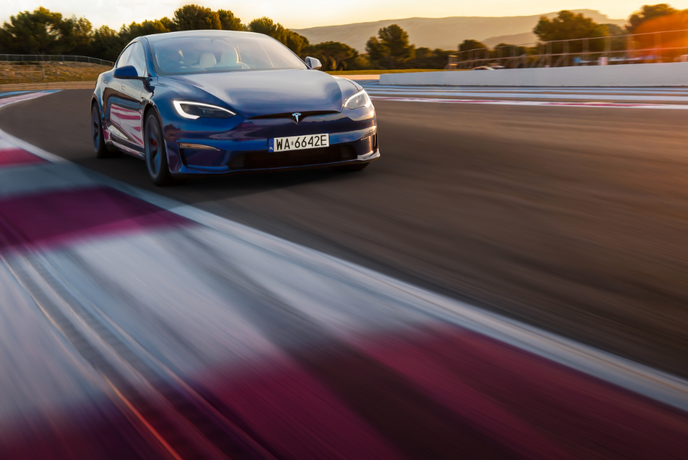 Autoforma premium body shop serwis Tesla Approved Body Shop