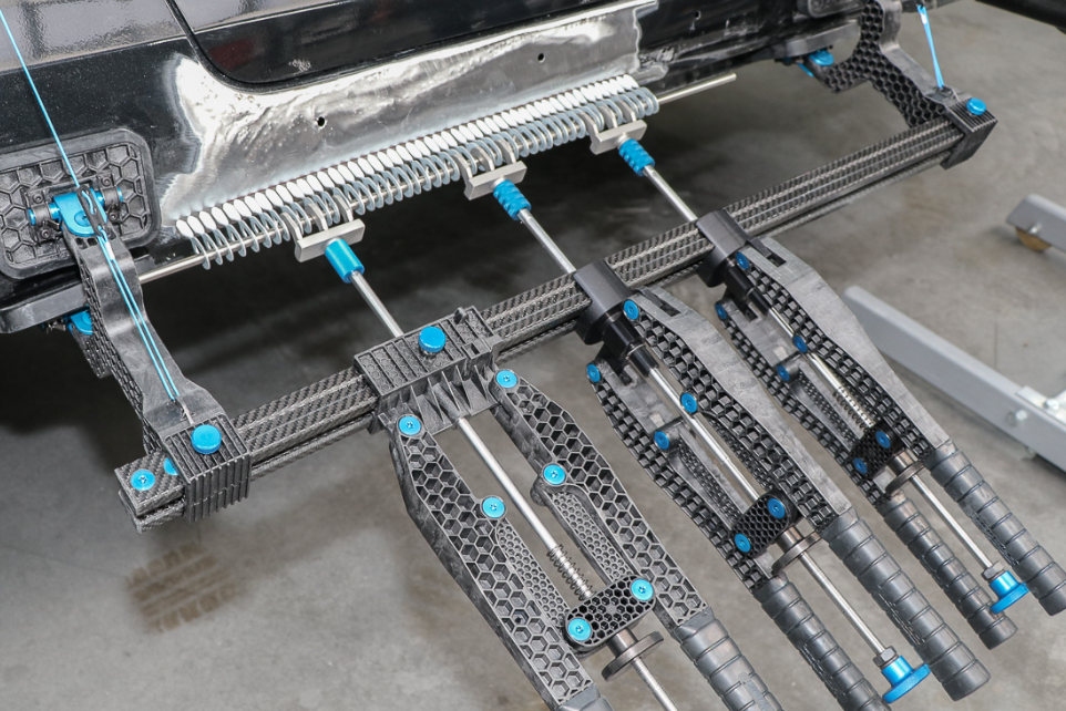 Autoforma naprawa karoserii samochodu carbon miracle